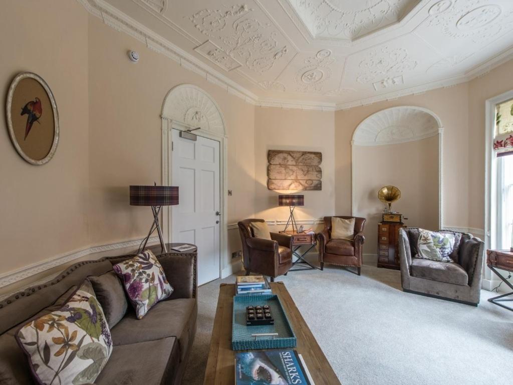 לינה וארוחת בוקר שרוסברי Darwin'S Townhouse מראה חיצוני תמונה The Drawing Room
