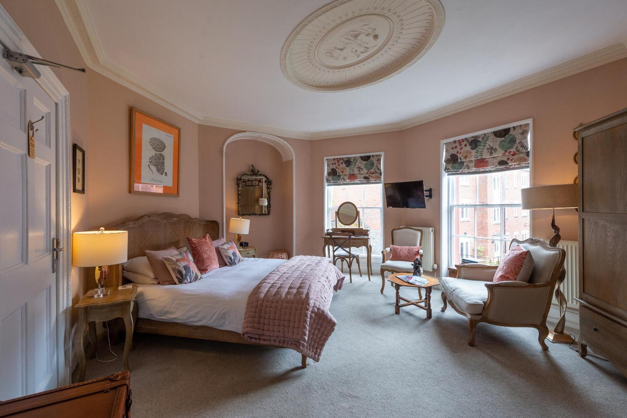 לינה וארוחת בוקר שרוסברי Darwin'S Townhouse מראה חיצוני תמונה A bedroom at The Swan