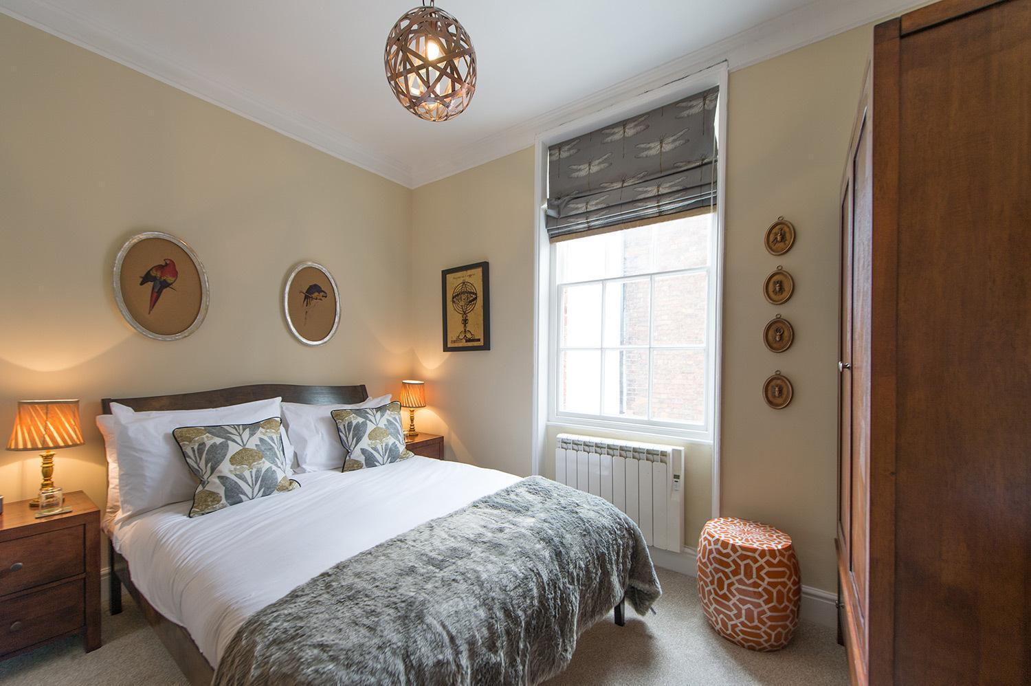לינה וארוחת בוקר שרוסברי Darwin'S Townhouse חדר תמונה A bedroom at the hotel