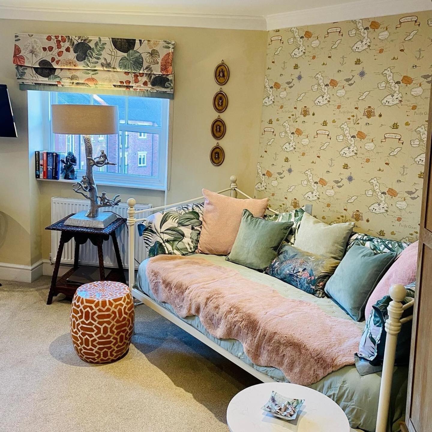 לינה וארוחת בוקר שרוסברי Darwin'S Townhouse חדר תמונה A daybed